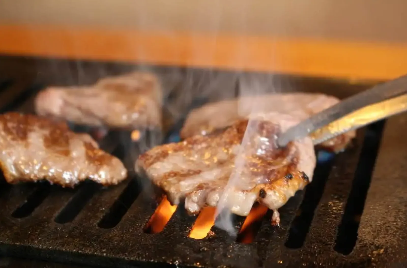 焼ける香りも、ごちそう。